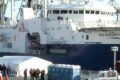 I migranti della nave Geo Barents in viaggio da La Spezia a Foggia. I social insorgono: "è una crudeltà"